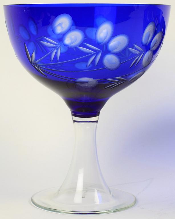 SKÅLAR, 3 st, glas och flintgods, bla 1800-tal.