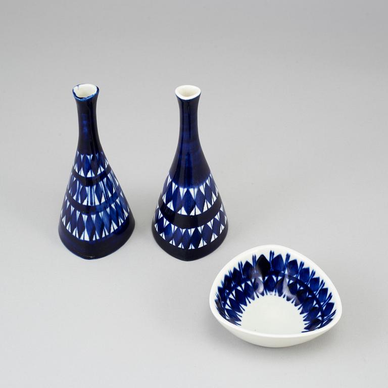 KARIN BJÖRQUIST, kanna, 4 vaser och skål  skål, stengods, "Indigo", Gustavsbergs studio 1952-53.