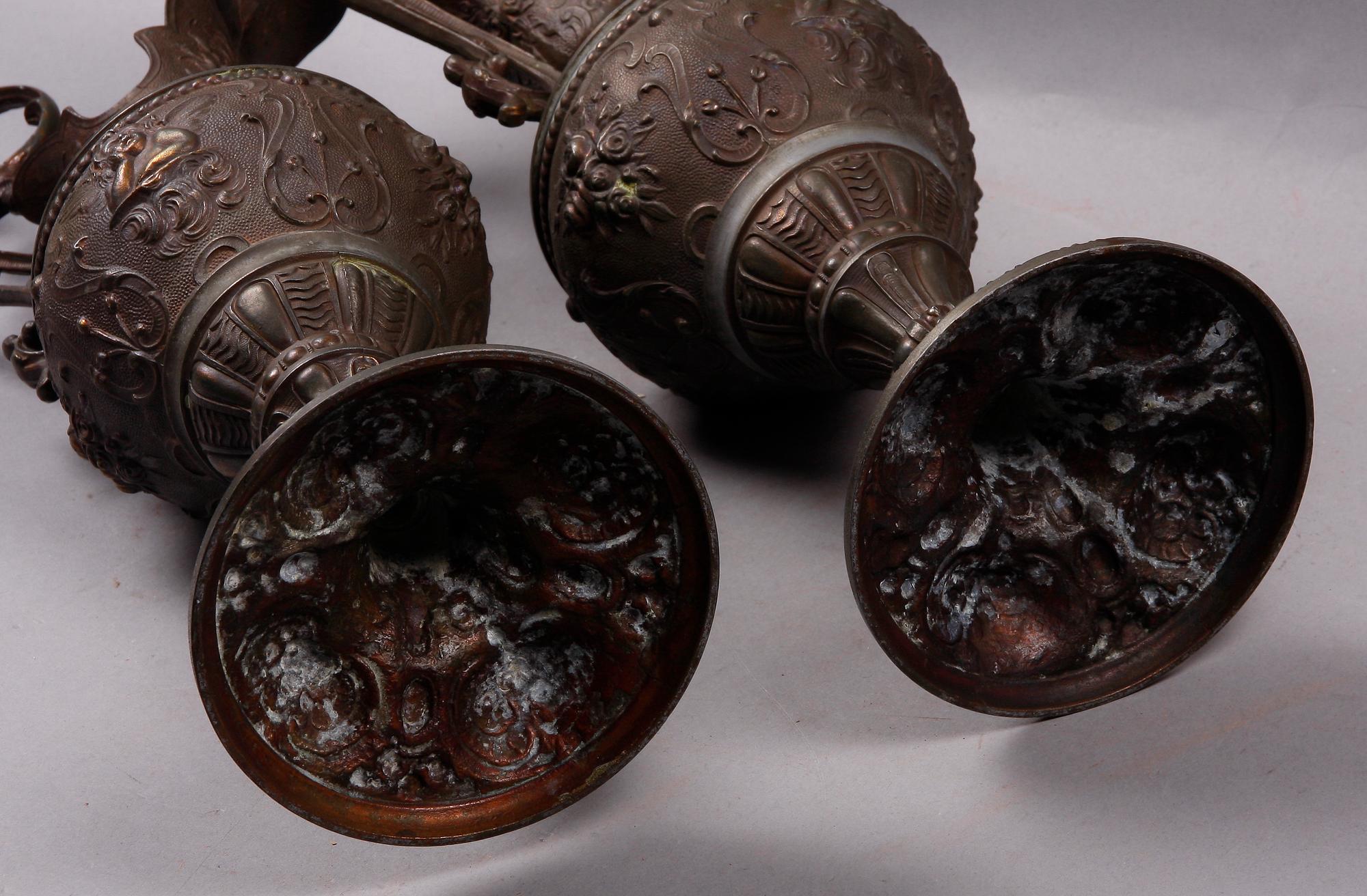 KANNOR, ett par, metall, nyrenässans, sent 1800-tal.