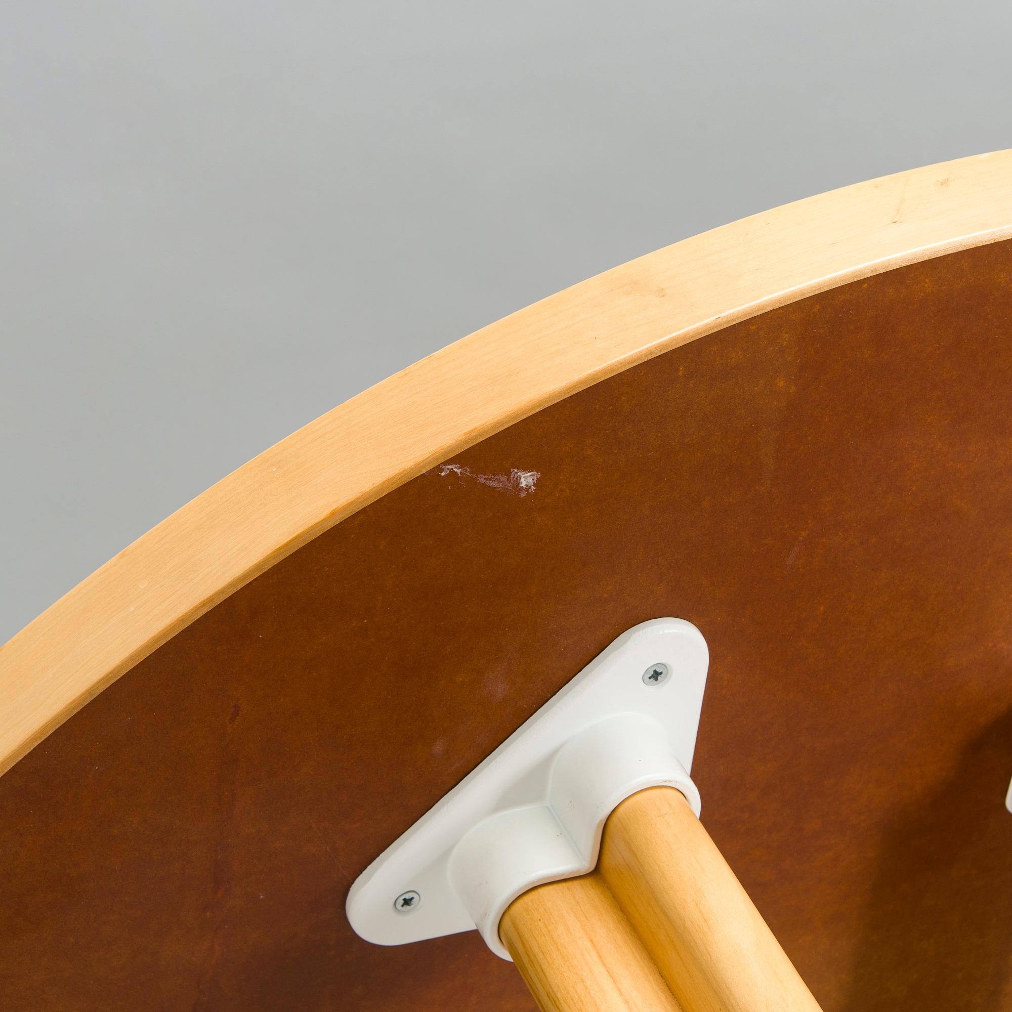 Alvar Aalto, a late 20th century 'H99' dining table for Artek.