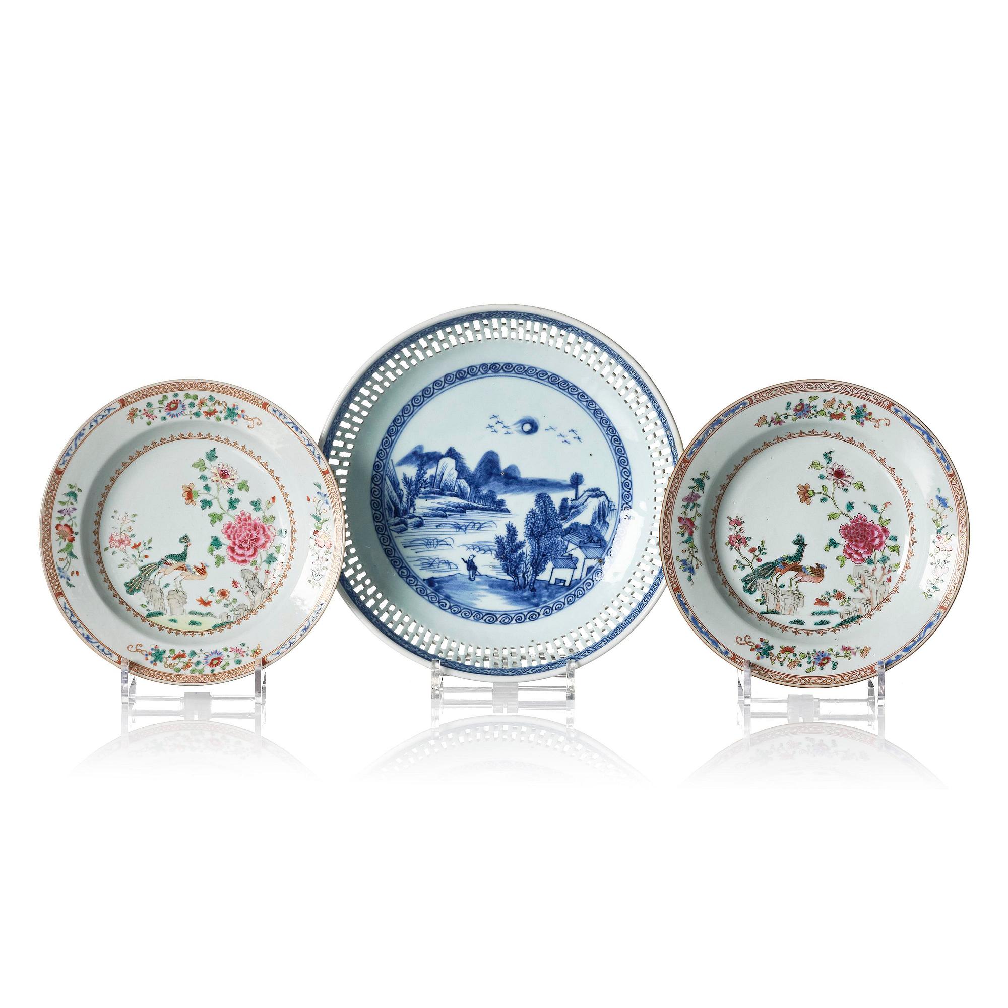 A Qianlong blue and white charger and a pair of famille rose dishes.