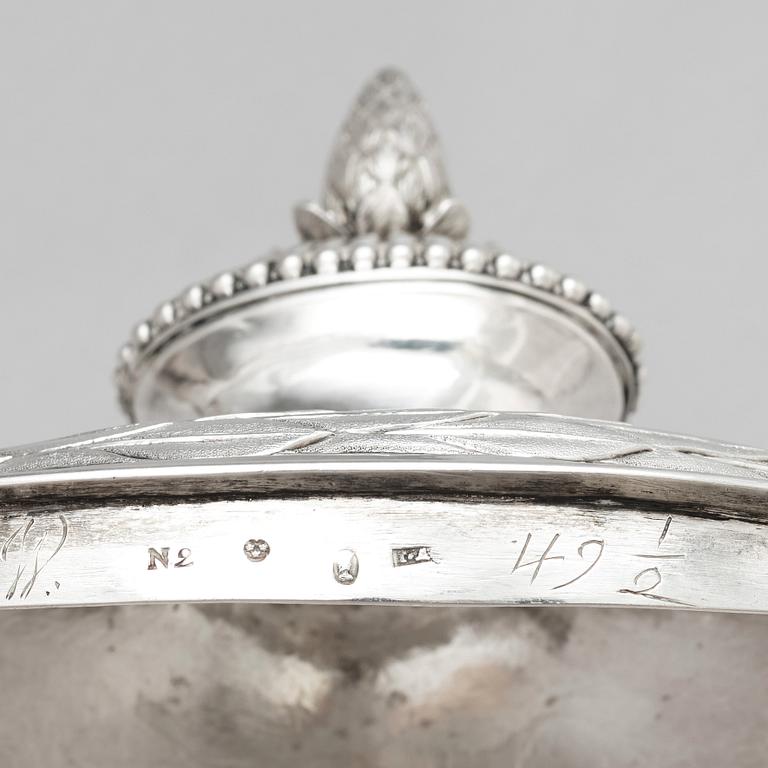 A Swedish late 18th Century, Gustavian silver sugar bowl, mark of Isak Appelquist, Stockholm 1795.