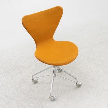 Arne Jacobsen, skrivbordsstol "Sjuan", Fritz Hansen Danmark, 1950-60-tal.