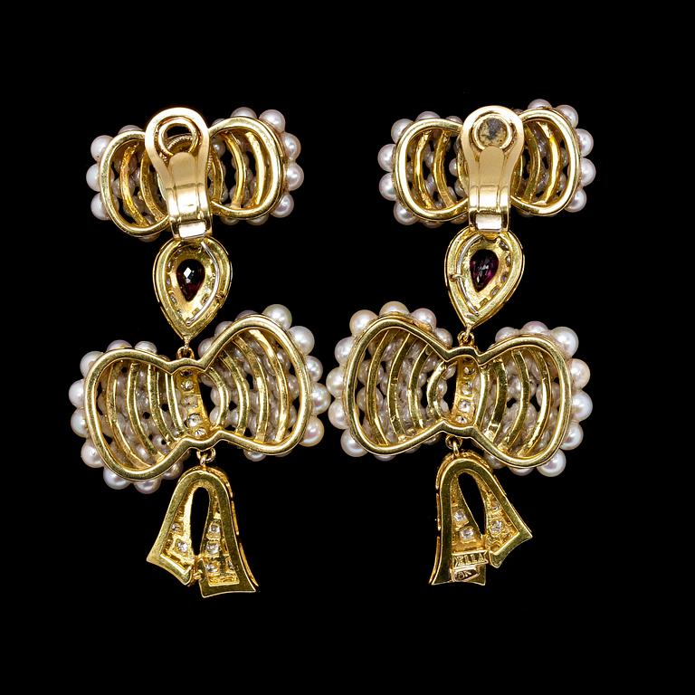 EARRINGS, cultured pearls, rubies and brilliant cut diamonds, tot. app. 2.60 cts.