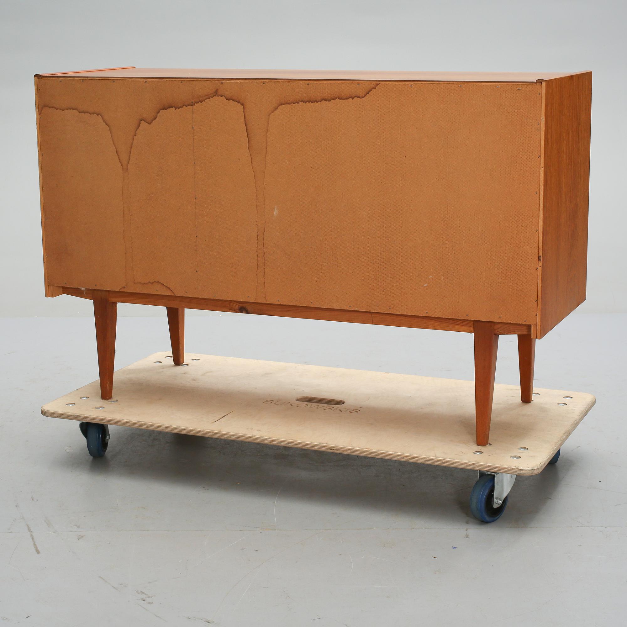 SIDEBOARD, 1900-talets tredje kvartal.