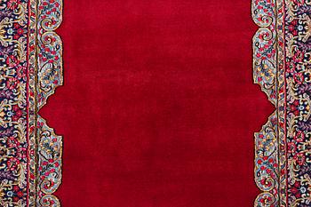 An oriental carpet with Kerman pattern, c. 290 x 208 cm.