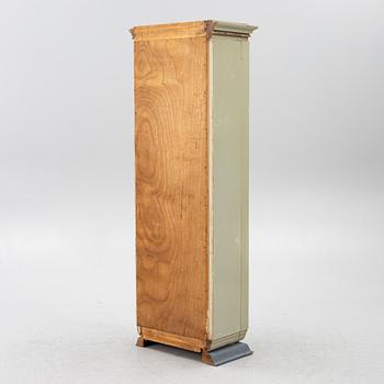 Klädskåp, 1900-talets första hälft.