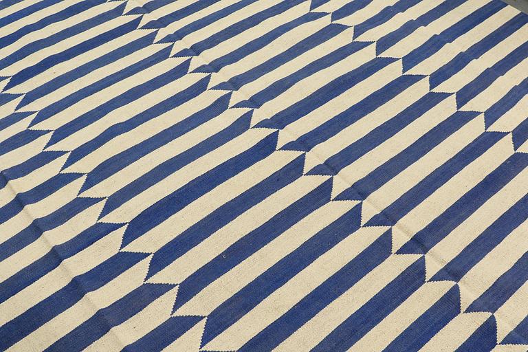 Matta, orientalisk slätväv, ca 292 x 207 cm.