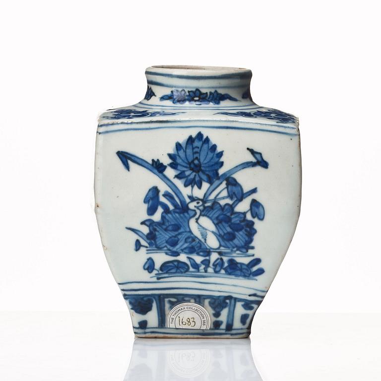 A blue and white jar, Ming dynasty (1368-1644), with hallmark.