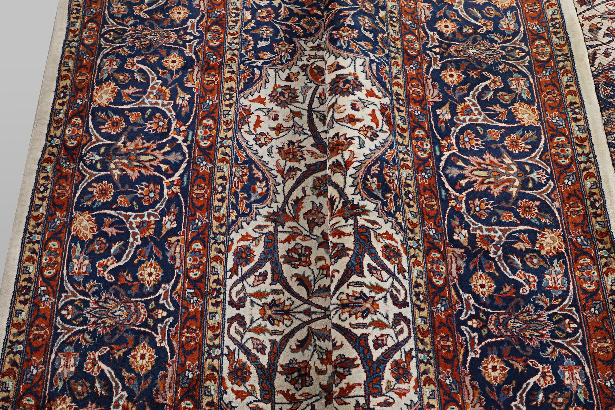 A carpet, Quum, ca 334 x 248 cm.