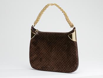 155. A Gucci shoulder bag.