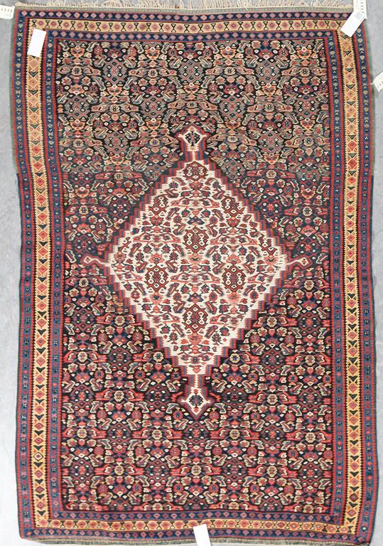 MATTA, semiantik Senneh kelim, ca 192x126 cm.