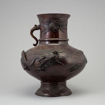 A JAPANESE BRONZE URN, Meiji 1868-1912.