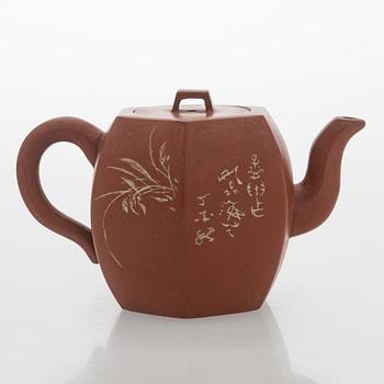 Teekannu, yixing-keramiikkaa, Kiina, 1900-luku.