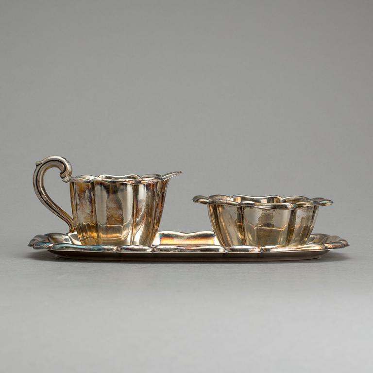 SERVISDELAR, 3 stycken, silver, Tyskland, 1900-talets första hälft. Vikt ca 304 gram.