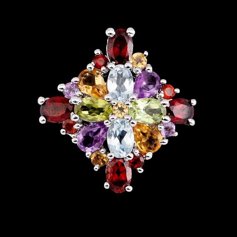 COCKTAILRING, silver, granater, topaser, peridoter, citriner, ametister tot ca 7.00 ct.