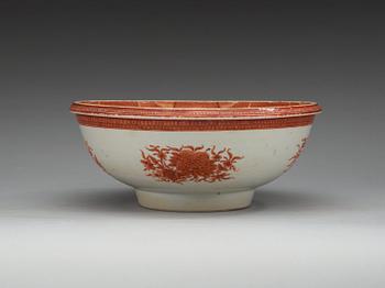 A Fitzhugh rouge de fer bowl, Qing dynasty Jiaqing (1796-1820).