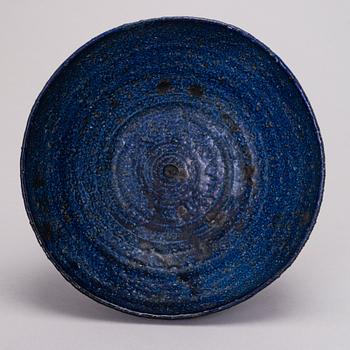 RAIJA TUUMI, A ceramic bowl, signed RT ARabia 1970.