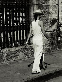 Ewa-Mari Johansson, "Woman dressed in white".