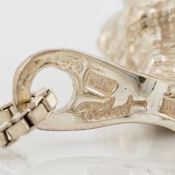 Eric Scott-Robbert, Pendant in the shape of a shell, silver, with chain silver.
