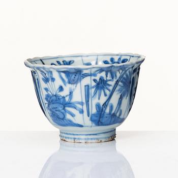 A blue and white kraak cup, Ming dynasty, Wanli (1572-1620).