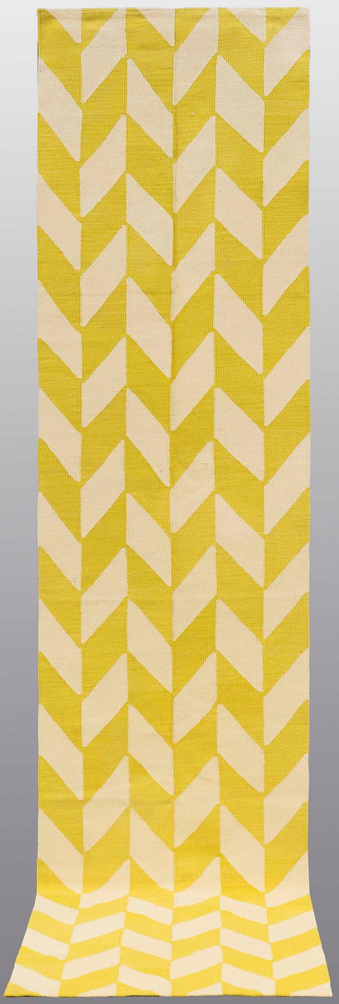 Gallerimatta, slätväv, ca 387 x 88 cm.