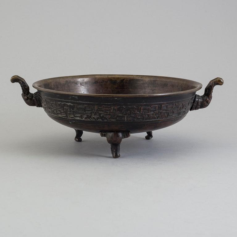 A Chinese 20th century bronze incense burner.