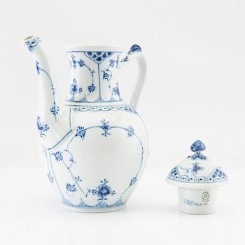 Service approximately 51 pieces "Musselmalet" Royal Copenhagen Denmark porcelain, late 20th century.