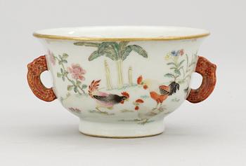 A famille rose bowl, Qing dynasty.