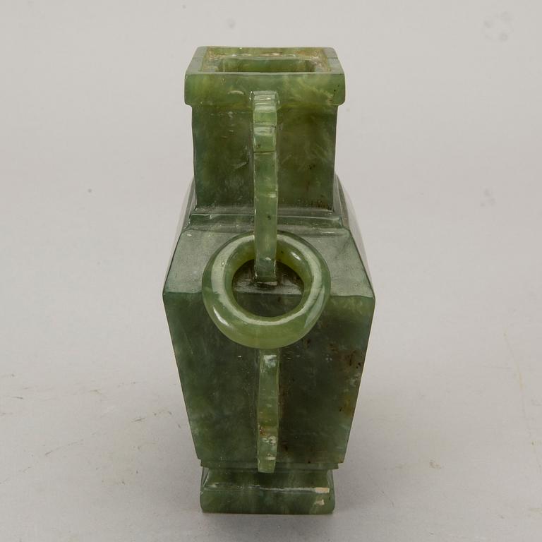 AN 20TH CENTURY  CHINESE GREEN STONE  VASE.