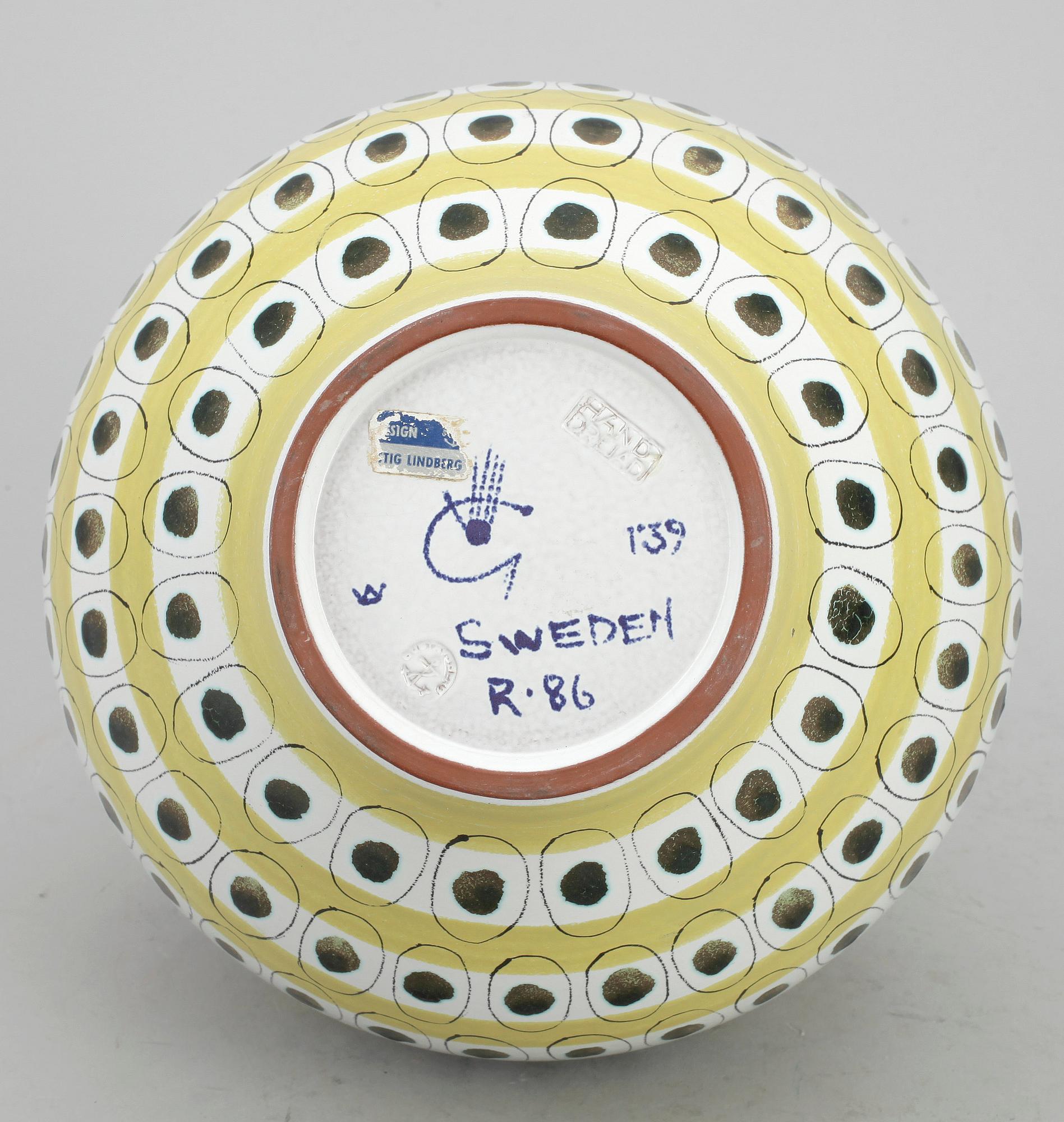 VAS, fajans, Stig Lindberg, Gustavsberg, sign o med studiohanden.