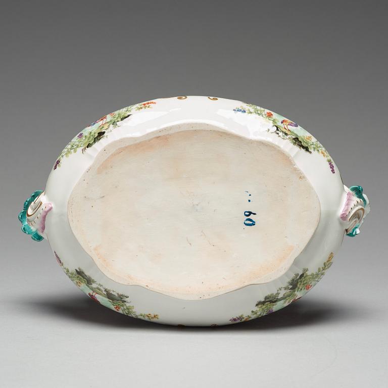 TERRIN med LOCK och FAT, porslin. Meissen, 1700-tal.