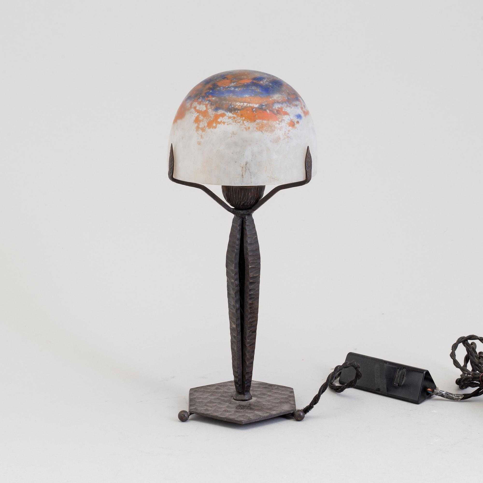 DAUM, bordslampa, Art Nouveau , Nancy, Frankrike, 1900-talets början.