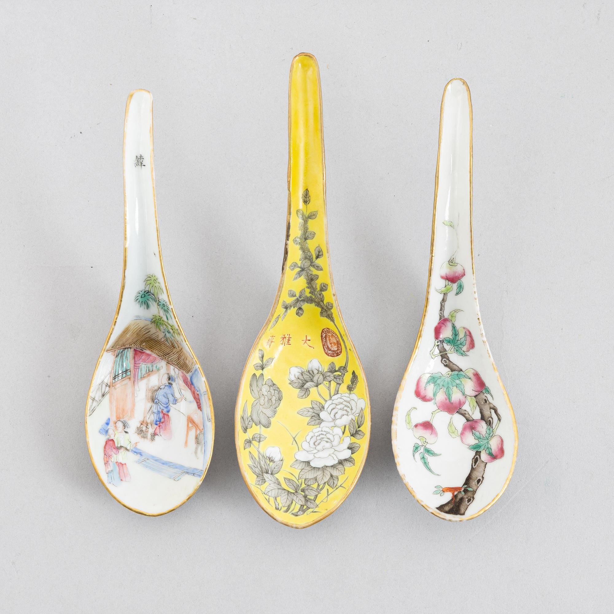 Skedar, tre stycken, porslin, Kina, 1800-1900-tal.