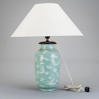 BORDSLAMPA, porslin, Kina, 1900-tal.