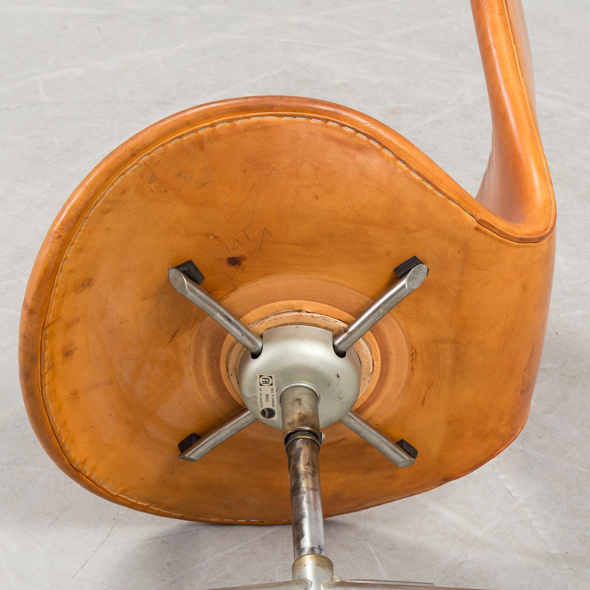 ARNE JACOBSEN, chair, "Sjuan", Fritz Hansen. Nr. 3117.