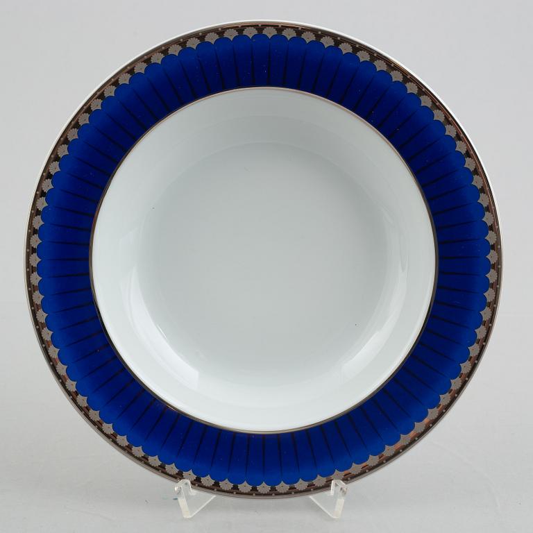 Sigvard Bernadotte, servis, 52 delar porslin, "Marianne Royal Blue "Christineholm/Fyrklövern, Millenniumserien 2000.