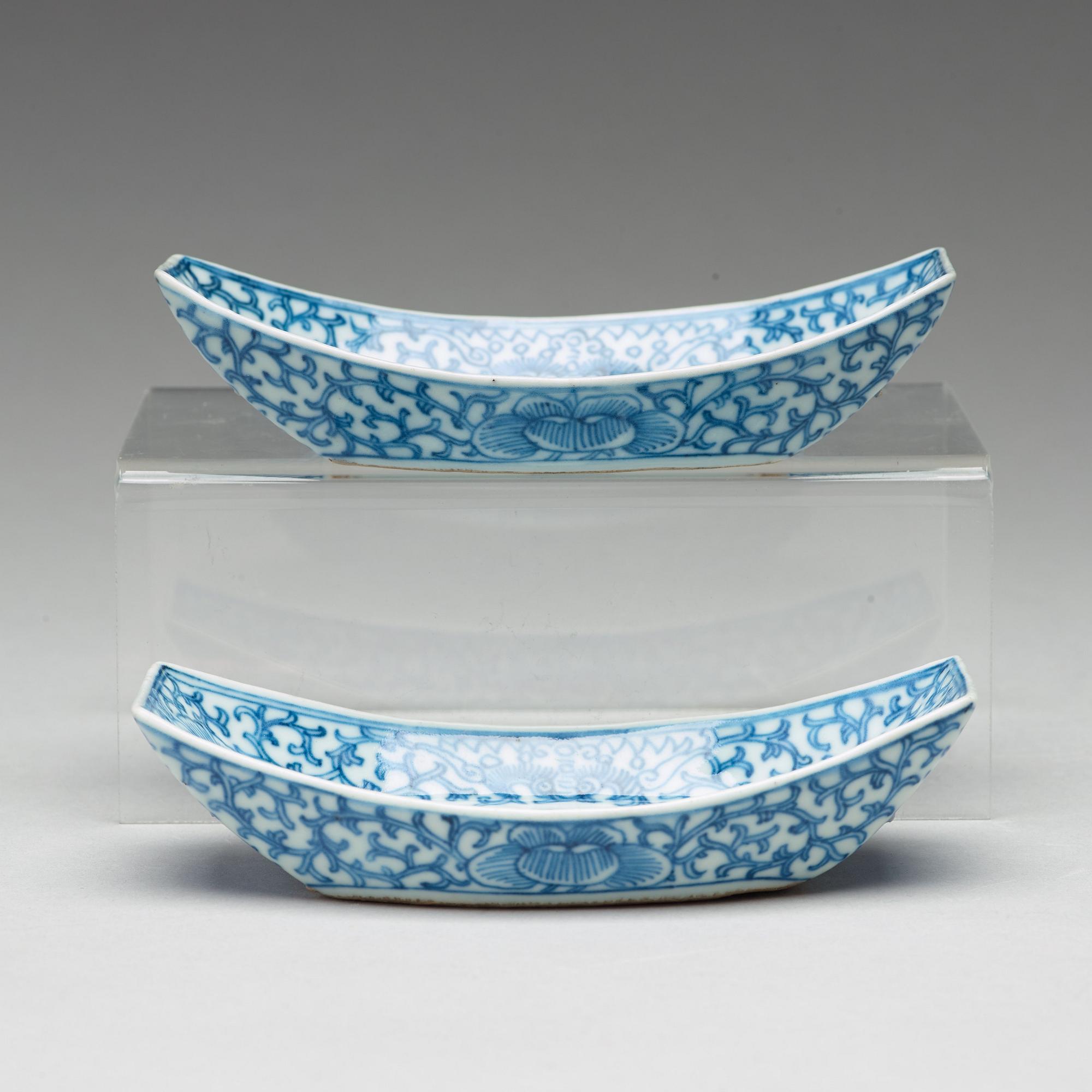 A pair of blue and white teaboats, Qing dynasty, 19th Century.