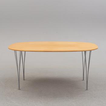 A 'Superellips' table by Bruno Mathsson and Piet Hein, Fritz Hansen, 1981.