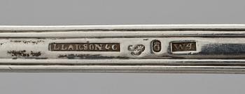 GRÄDDKANNA samt SÅSSLEVAR, 2 st, silver, bl a William Lyon, Göteborg, 1800-tal. Vikt 385g.