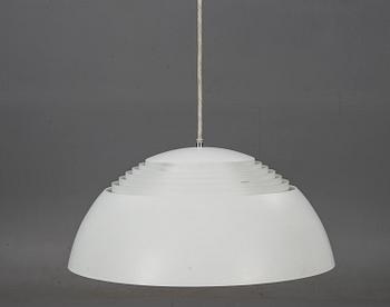 TAKLAMPA, "AJ-pendel", Arne Jacobsen för Louis Poulsen.