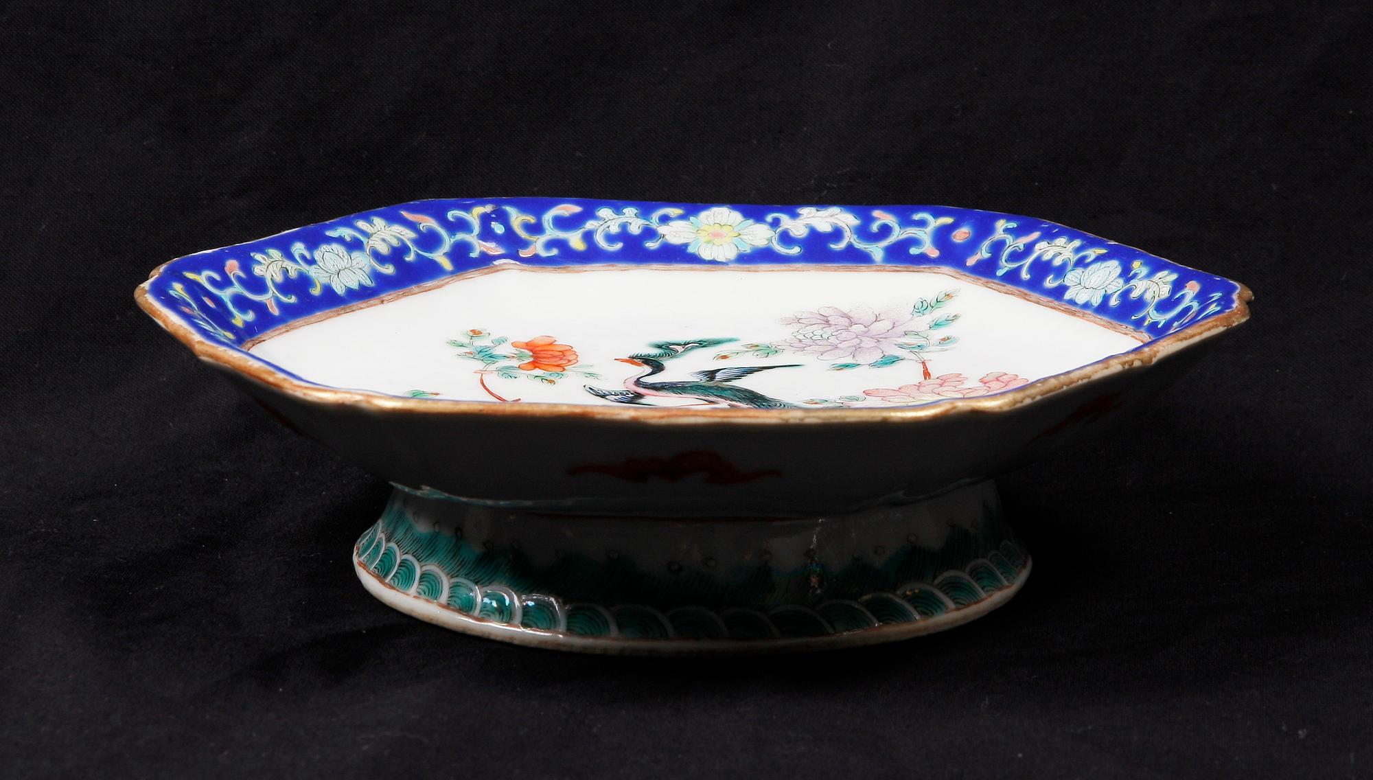 SKÅLFAT, porslin, Kina omkring 1900.