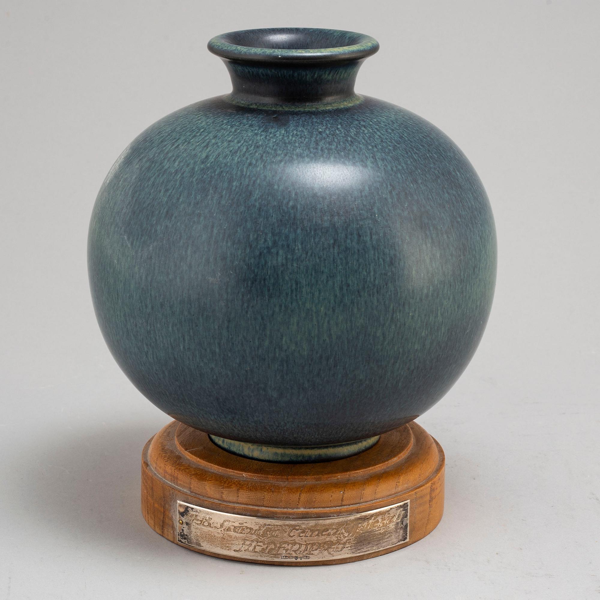 GUNNAR NYLUND, a stoneware vase, Rörstrand.