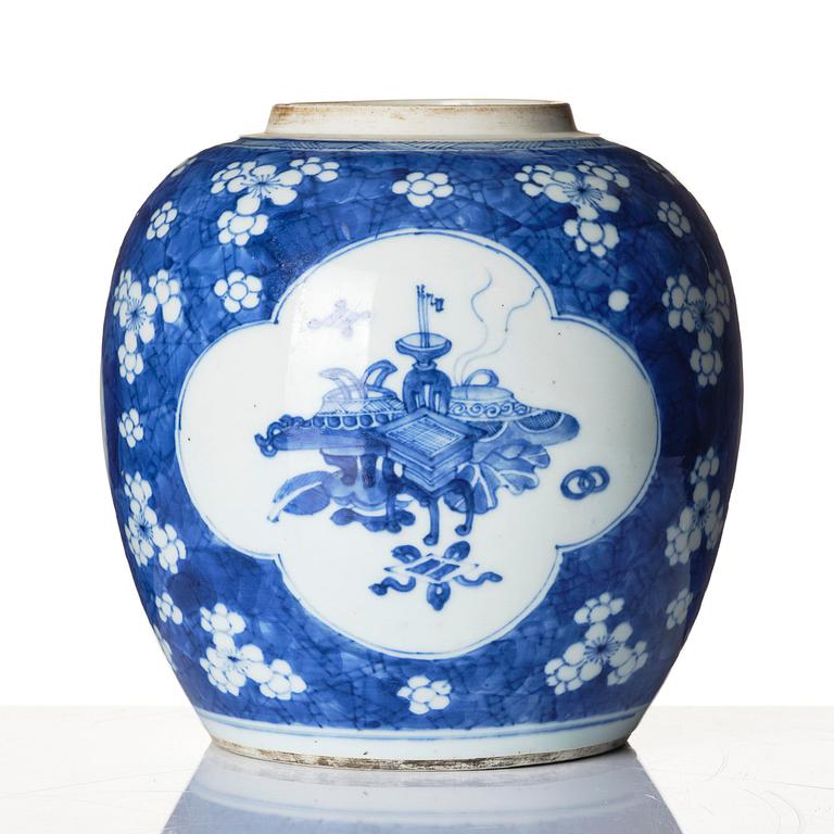 A blue and white 'antiques' jar, Qing dynasty, Kangxi (1662-1722).