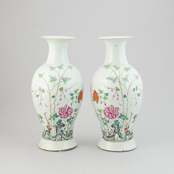 A pair of famille rose vases, late Qing dynasty, circa 1900.