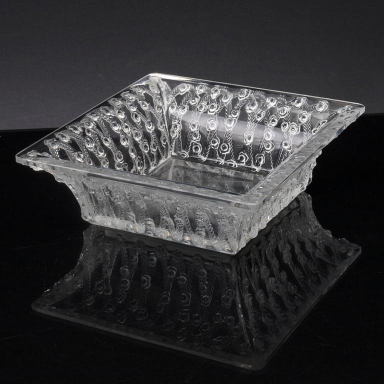 A LALIQUE GLASS BOWL 20TH CENTURY.