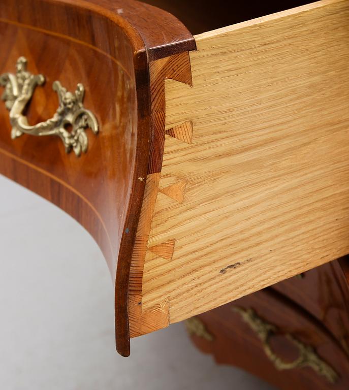 BYRÅ, rokokostil, 1900-talets mitt.