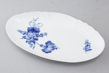 A porcelain tableware set of 44 pcs, "Blå blomst" by Royal Copenhagen, second half of the 20th century.