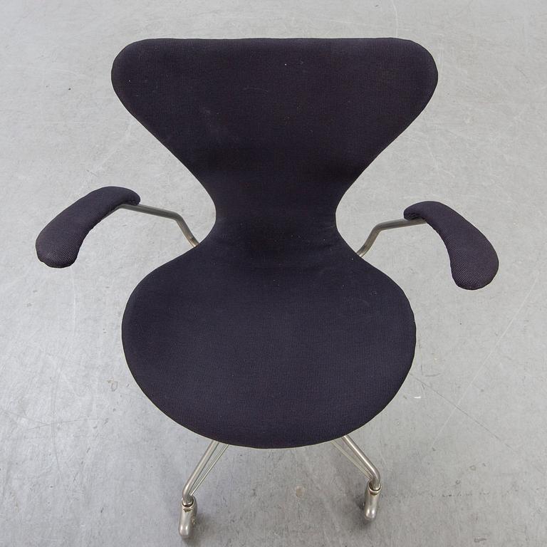 Arne Jacobsen, skrivbordsstol "Sjuan" Fritz Hansen 1958.