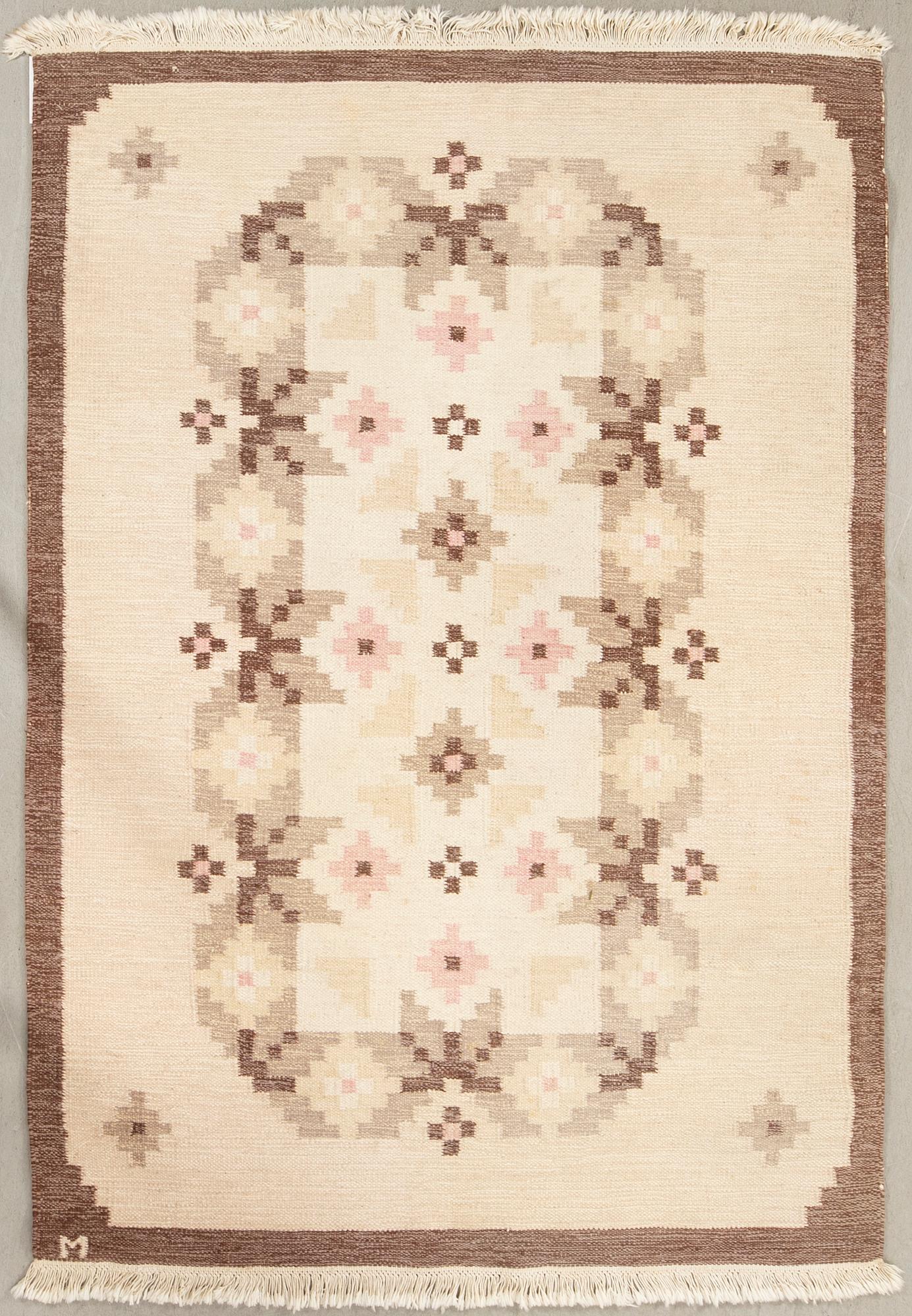Rölakan rug signed M, approx. 193x138 cm.